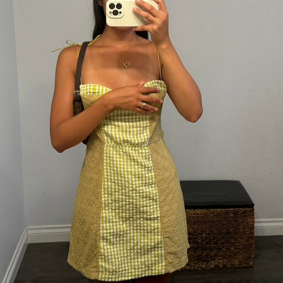 dresses - Picture 2 of 5